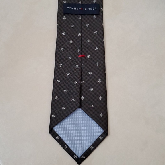 NWOT Tommy Hilfiger Men's Checkered Snowflake Tie - Picture 4 of 5